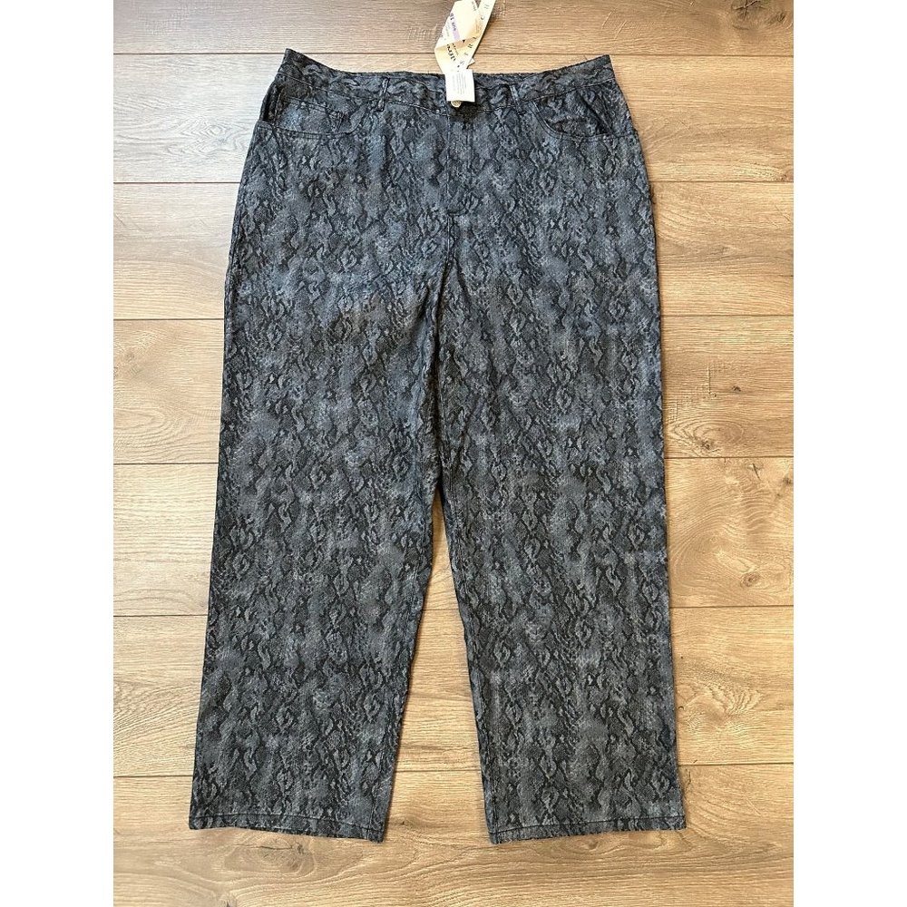 Alfred Dunner New snakeskin pants 18